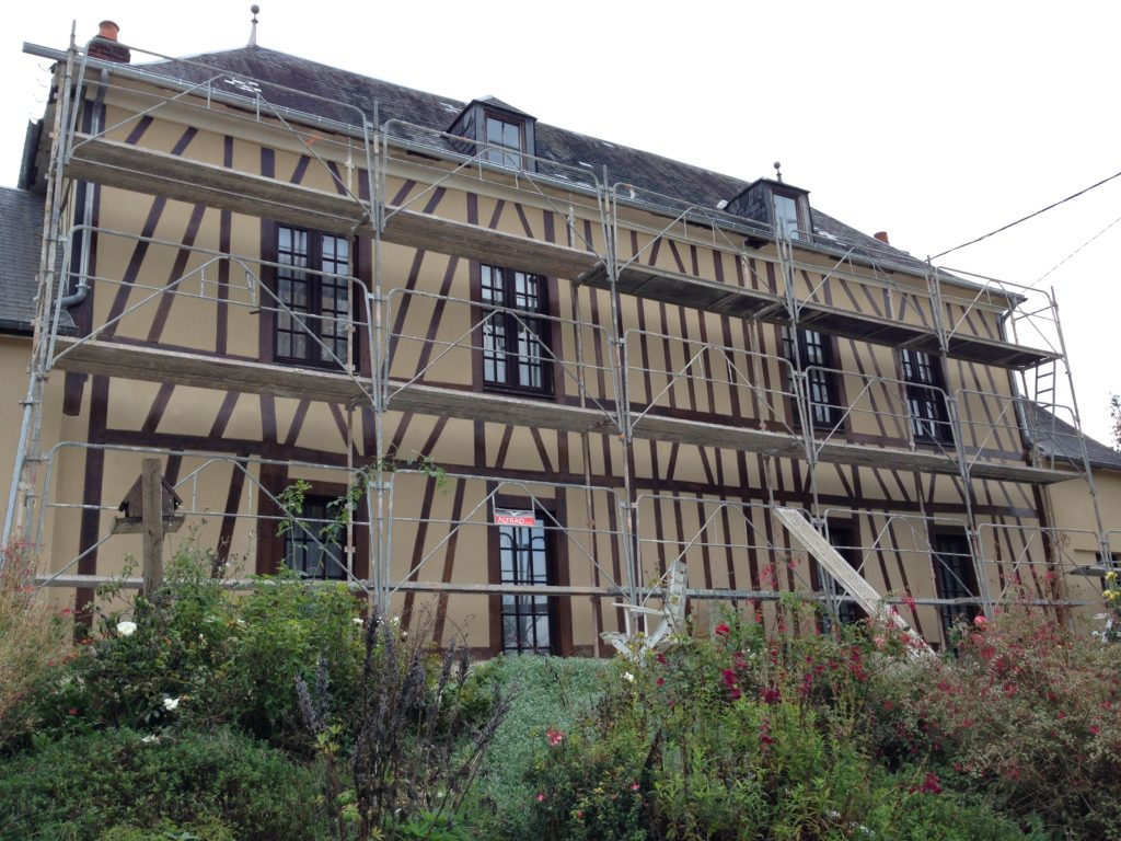 poutres-bois-maison-normande-a-colombages-RAVEXP